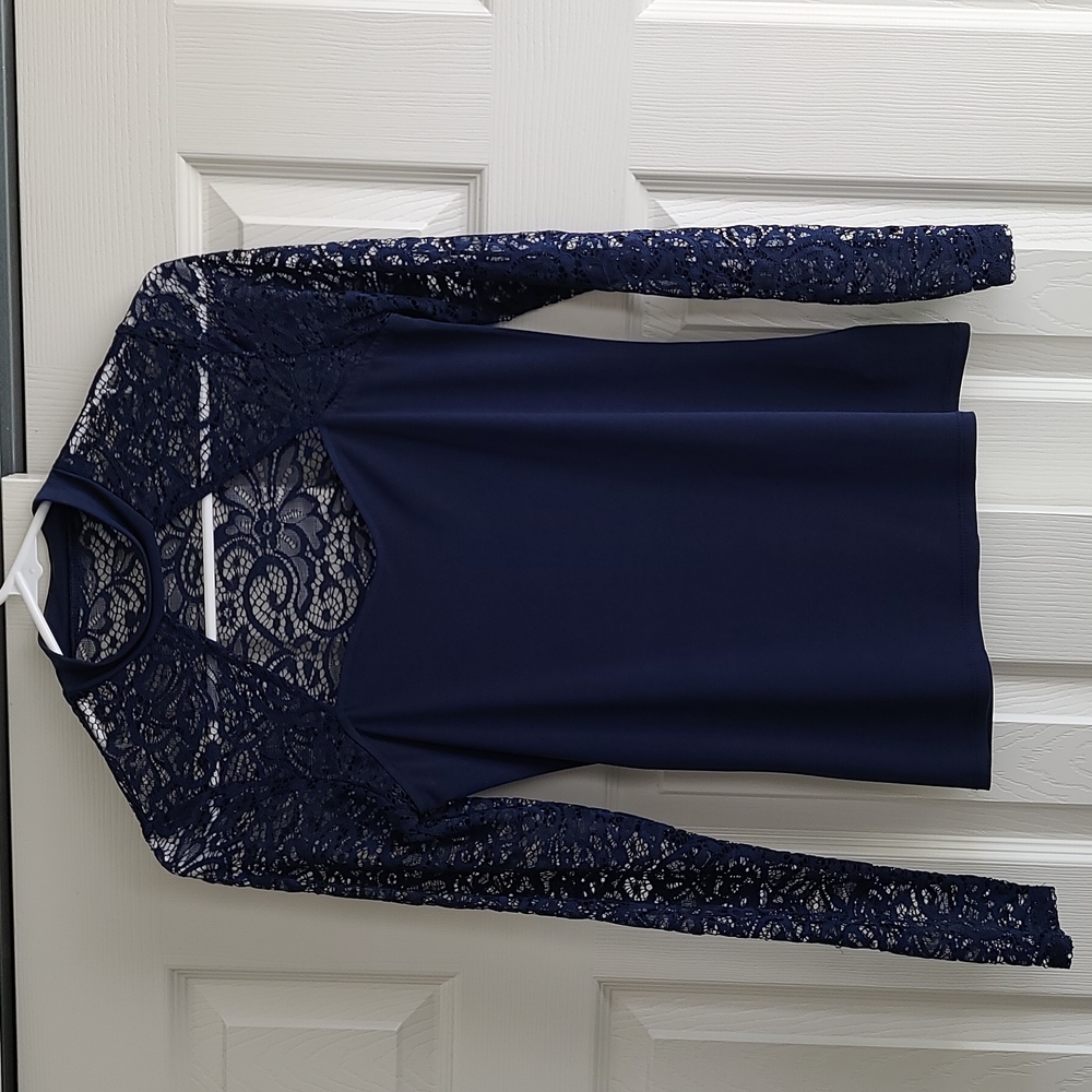 Express, navy top, cut out, lace sleeves and neckline
